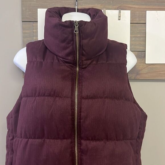 Old Navy Women’s Dark Red Zip Up Striped Puffer Vest with Pockets-Small - Picture 4 of 13